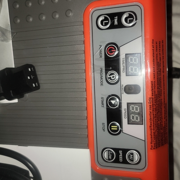 Powerfit Elite Deluxe Vibration Plate Exercise Machine w/ Resistance Bands - Picture 9 of 12